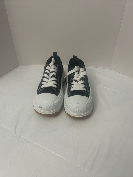 Taxi Shoes - Taxi Women's Black White Low Top Canvas Sneakers Lace-Up Size 8 Fair